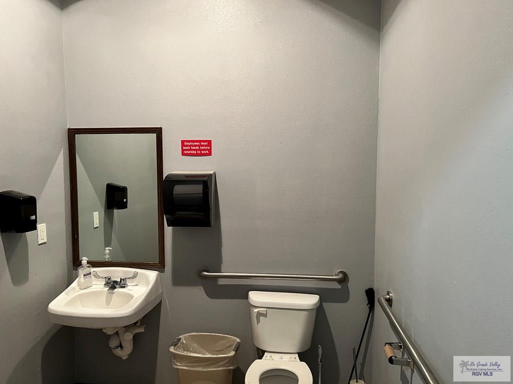 Fornt entrance bathroom